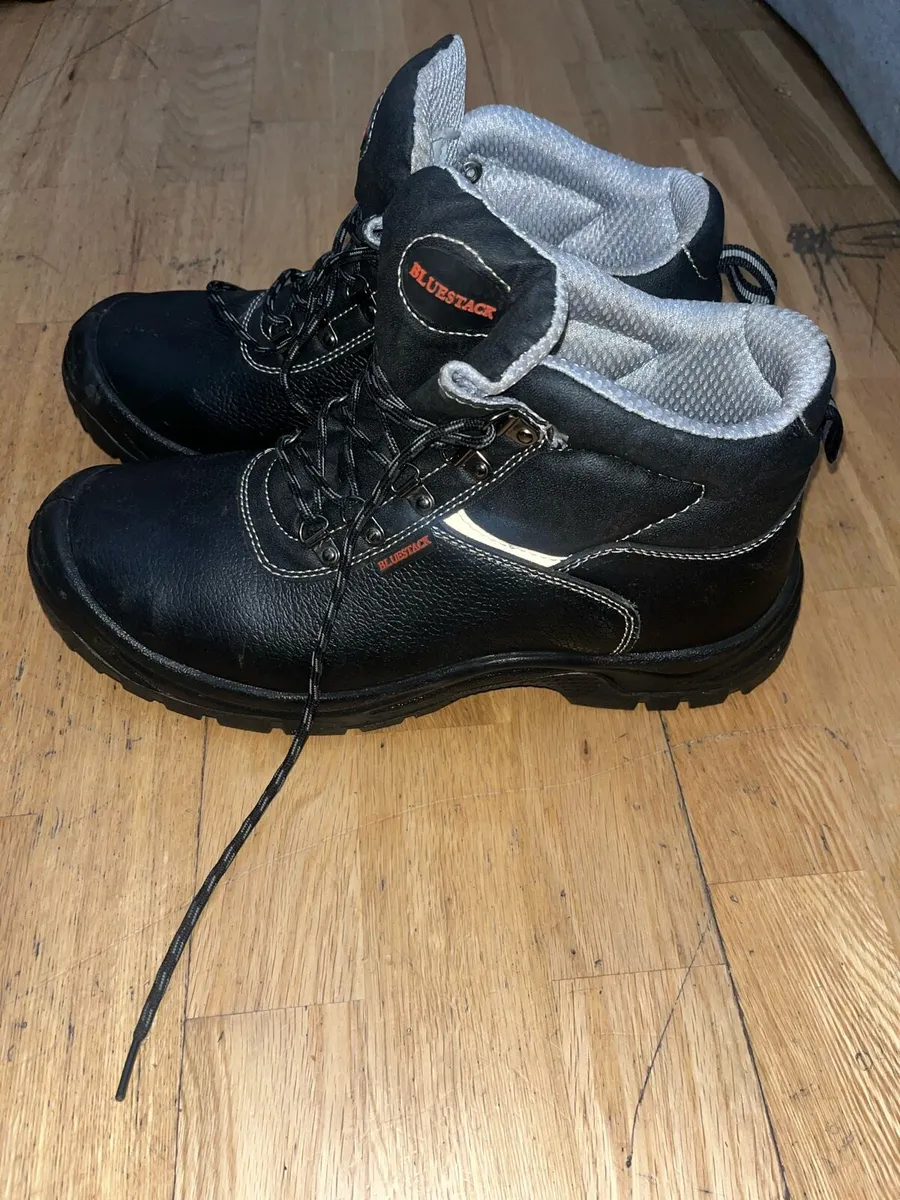 Safety boots - Image 1