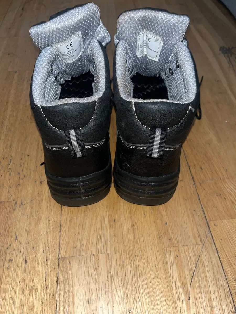 Safety boots - Image 3