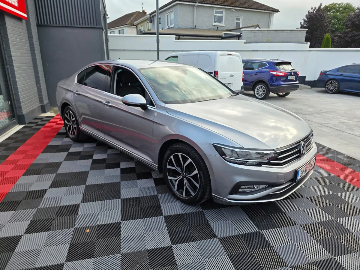 Volkswagen Passat 2021 - Image 4
