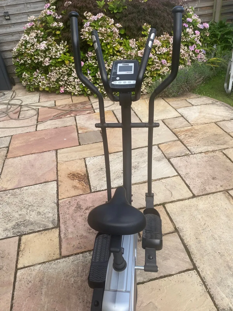 Cross Trainer - Image 2