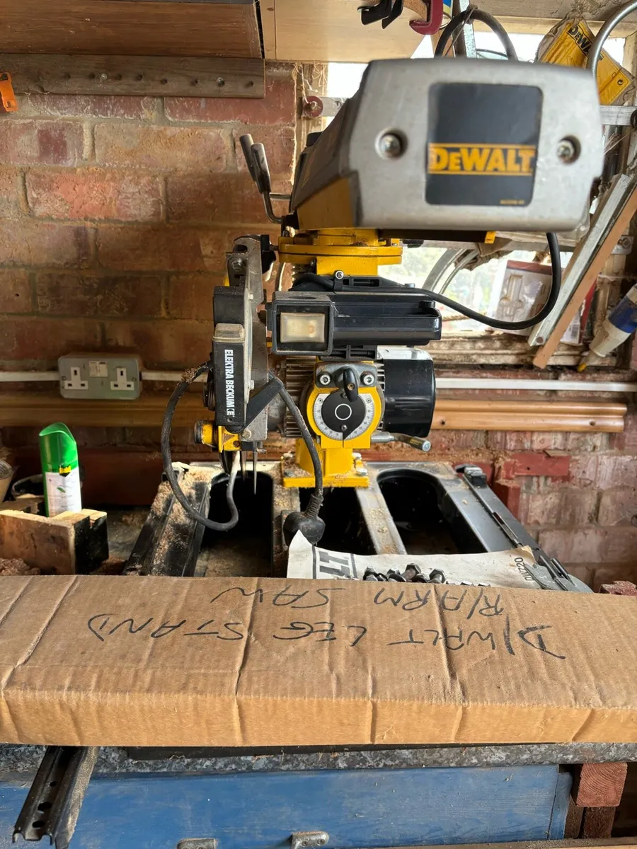 Dewalt Radial arm saw 720 & Stand.  240v - Image 1