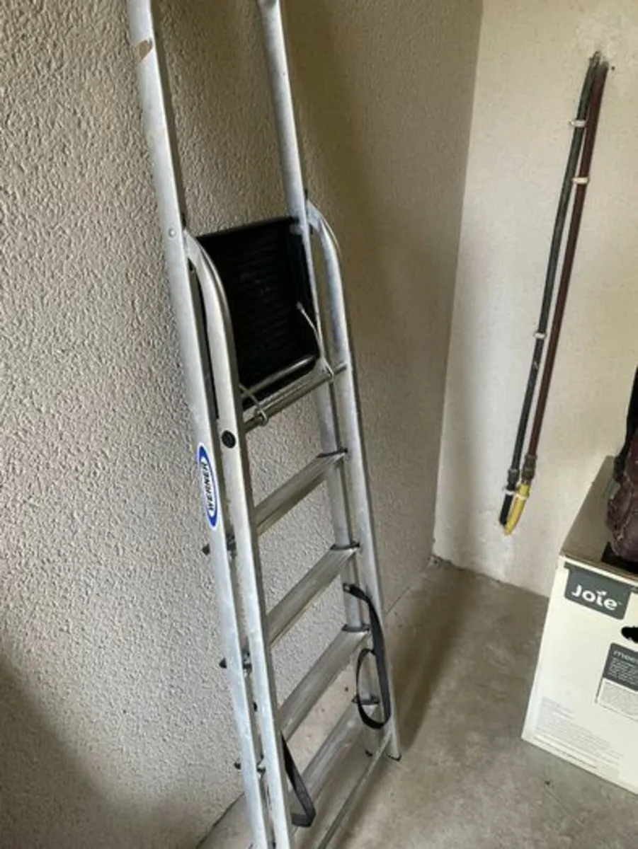 5 Tread Step Ladder - Image 2