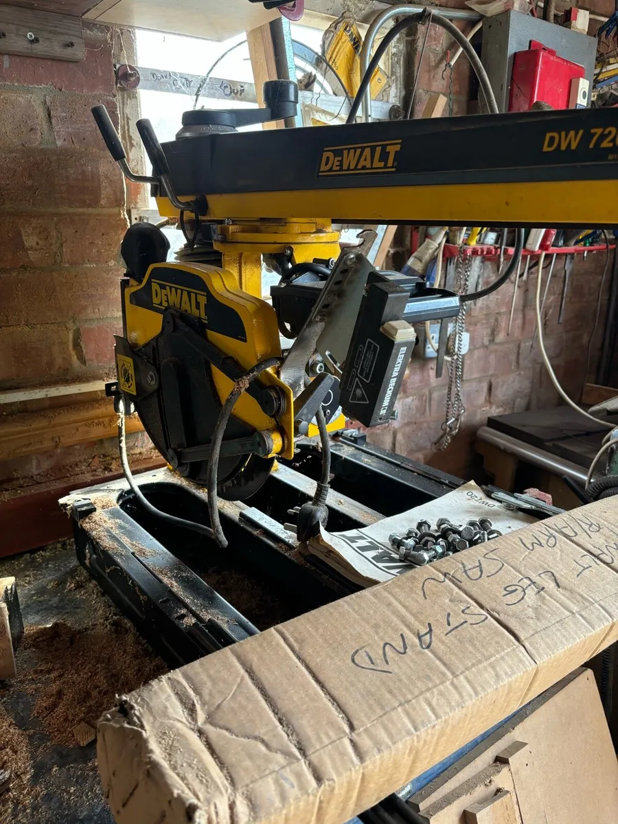 Dewalt Radial arm saw 720 & Stand.  240v - Image 2
