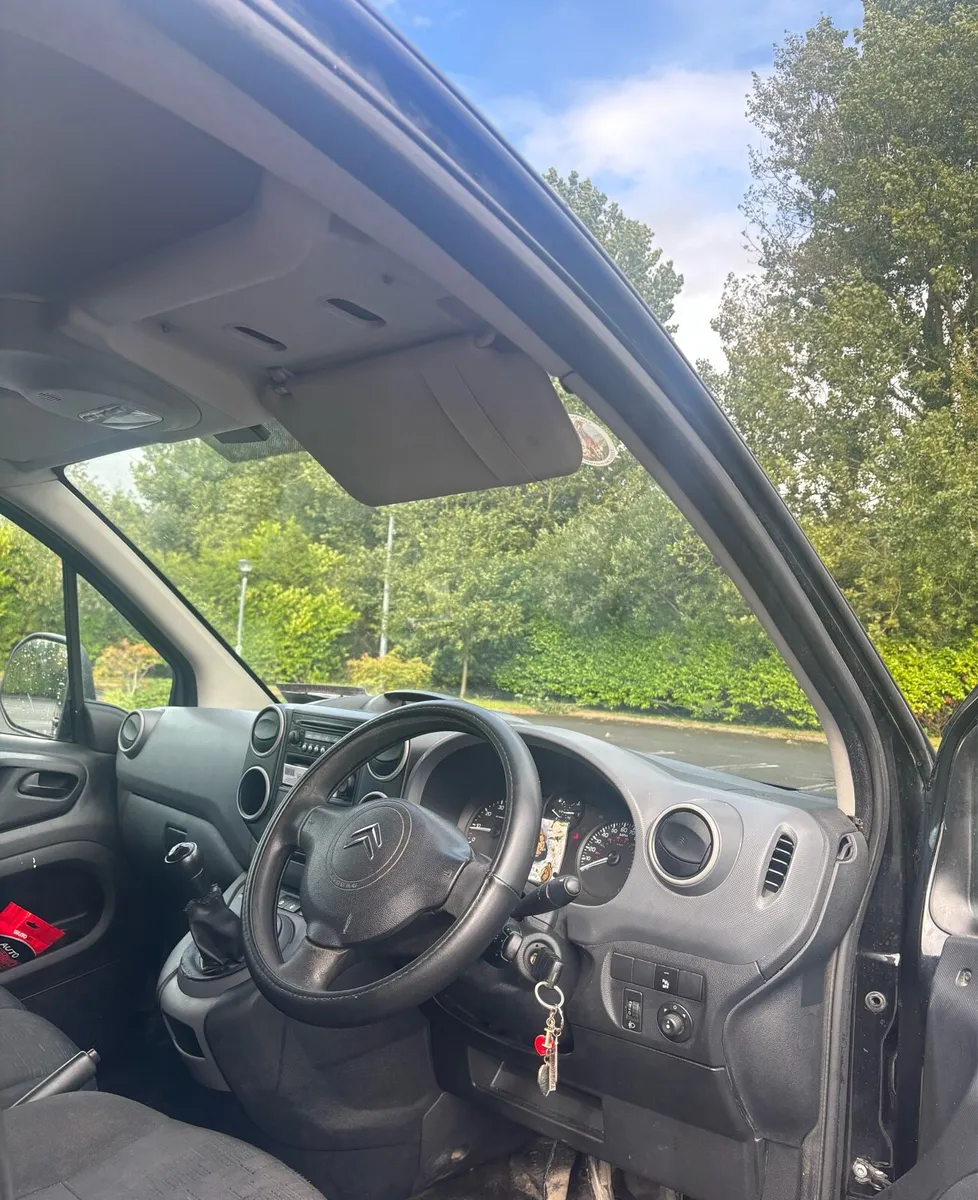 12 Citreon Berlingo 3 Seater - Image 2