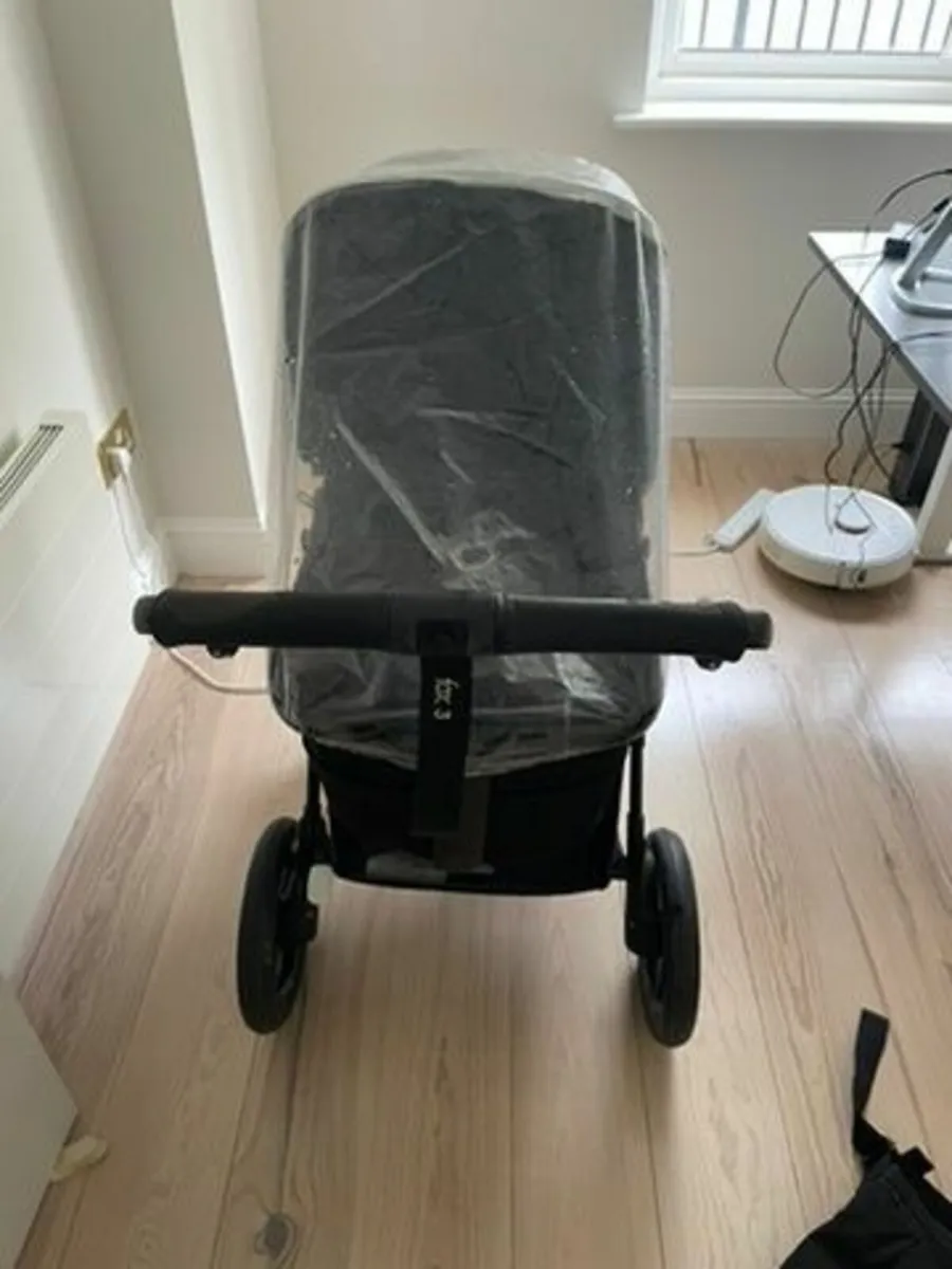 Bugaboo Fox 3 + car seat Turtle air by Nina - Image 4