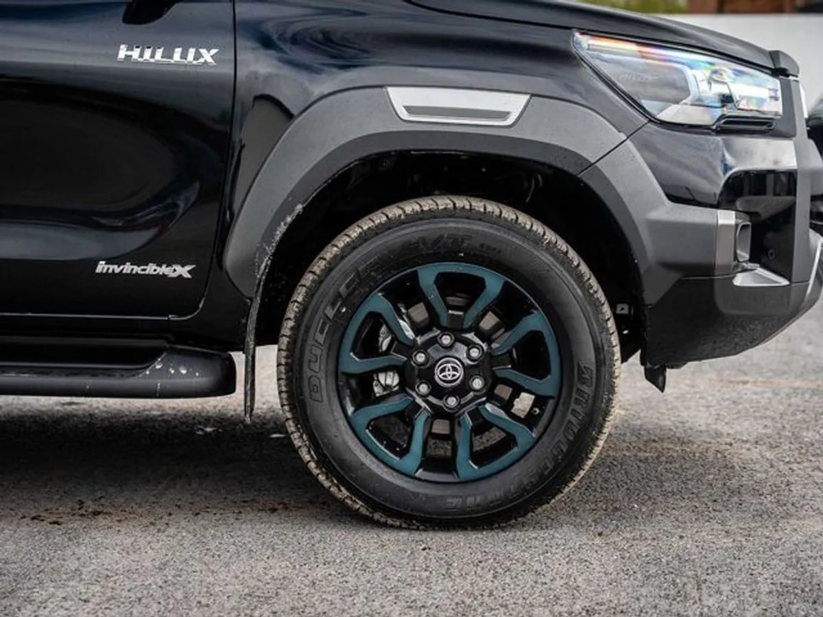 Toyota HiLux 2 8d4d INV X 201BHP D C - Image 4