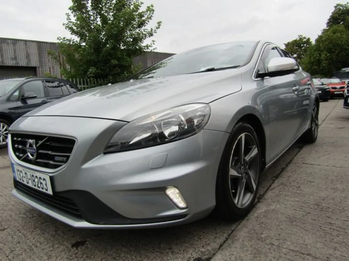 Volvo V40 1.6 D2 R-design NAV 115BHP 5DR - Image 4