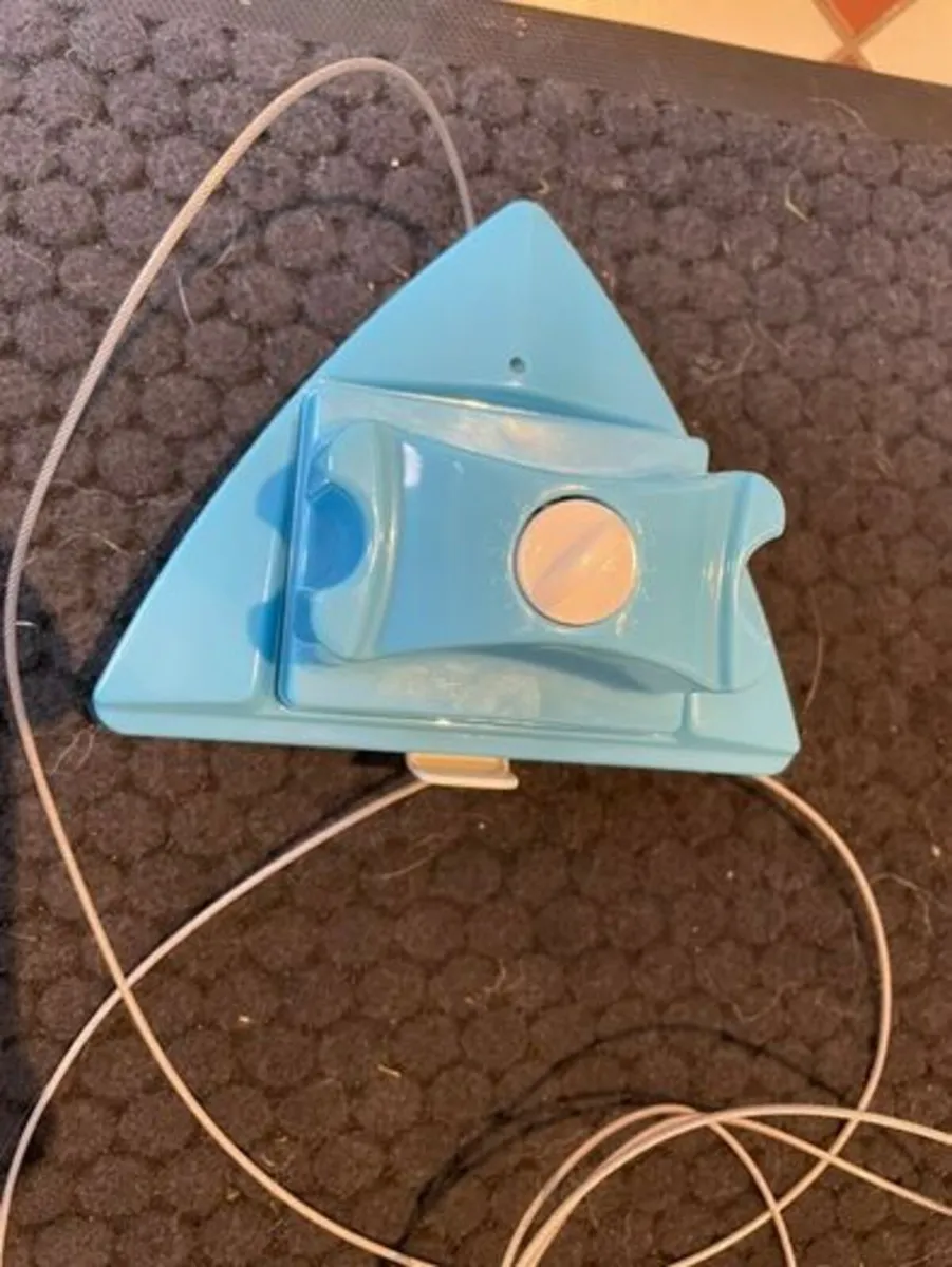 Magnetic Window Cleaner - Image 1