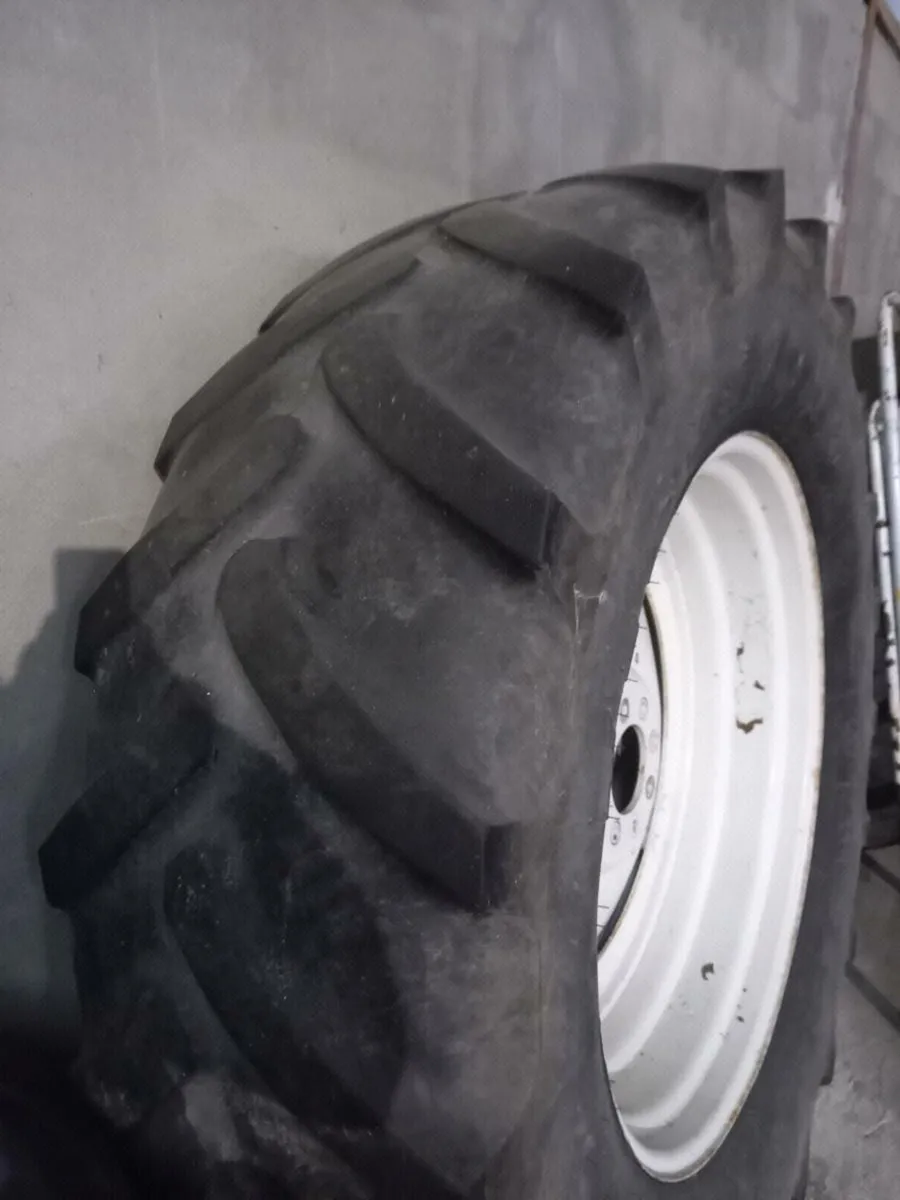 2 tractor tyres 520/70/38 - Image 1
