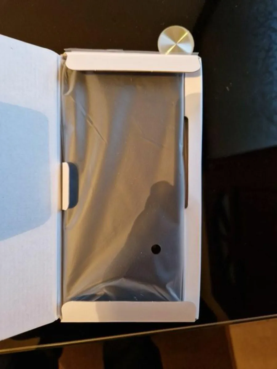 NEW in BOX, TCL40 SE Mobile Phone - Image 1