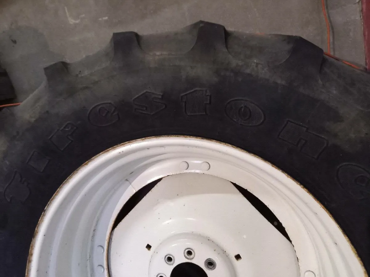 2 tractor tyres 520/70/38 - Image 2