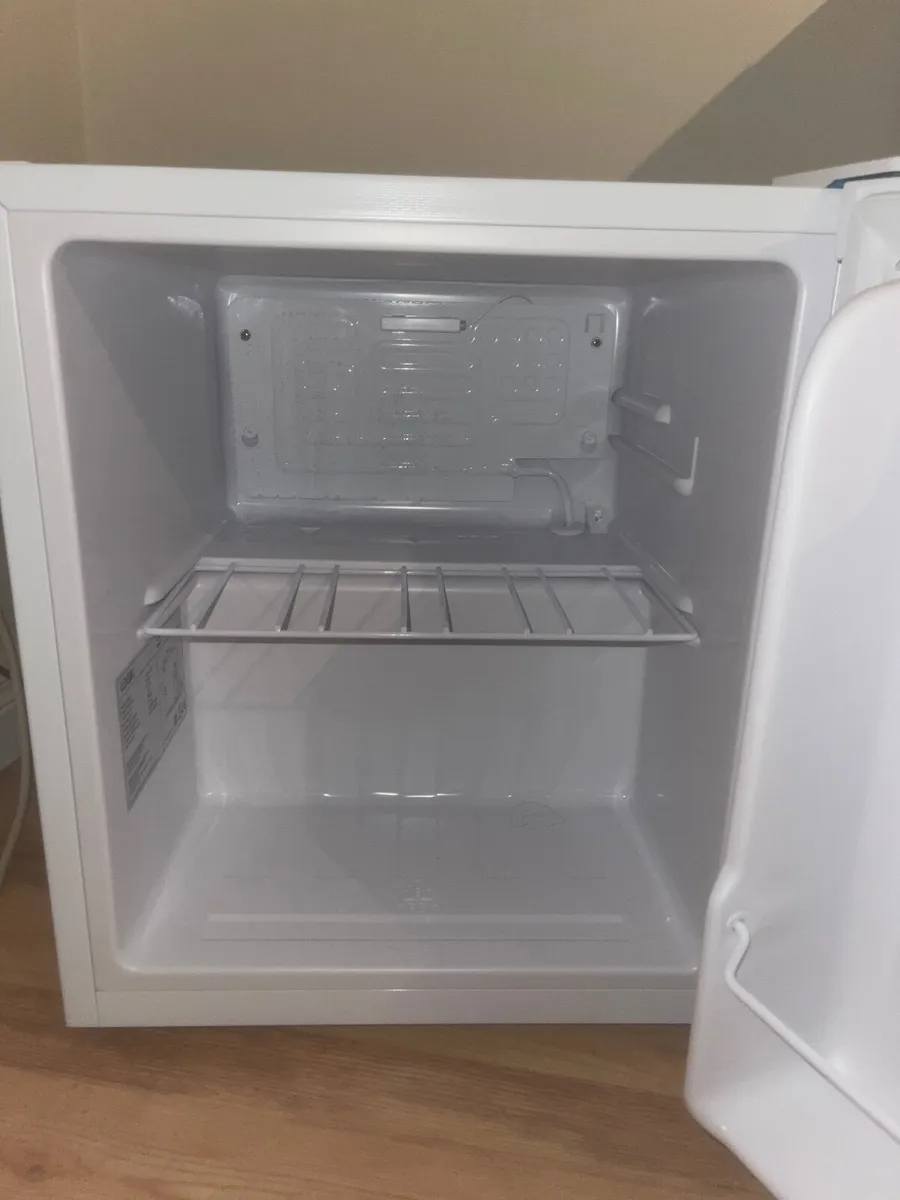 Under counter fridge - Image 2