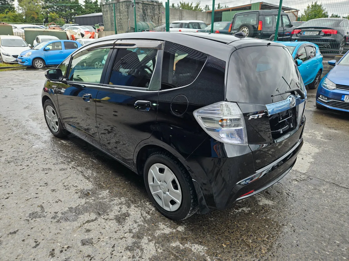 2012 Honda Fit Hybrid Automatic - Image 4
