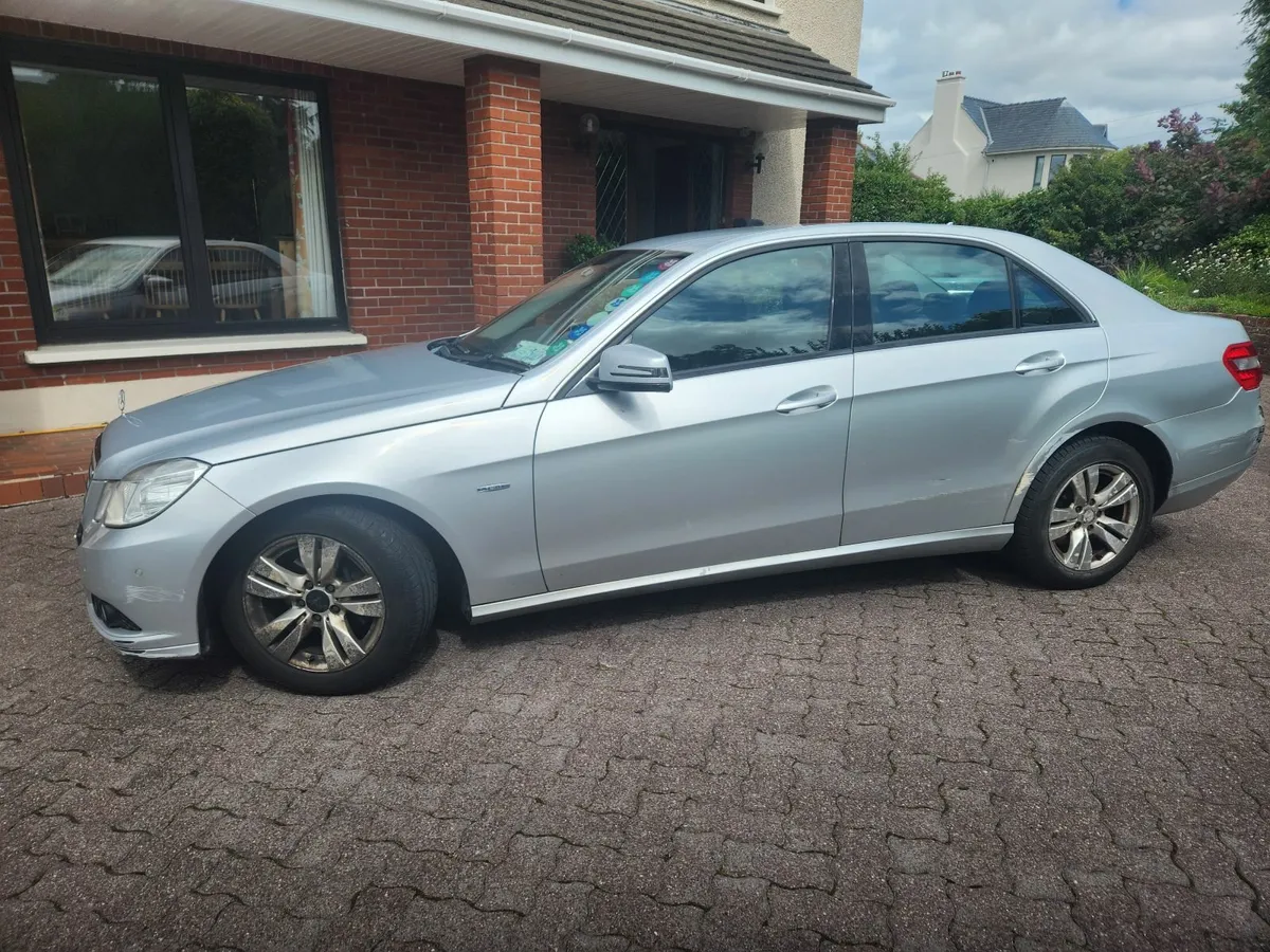 Mercedes-Benz E-Class 2010 - Image 2