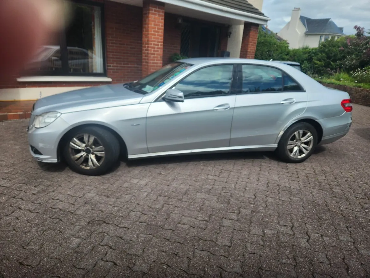 Mercedes-Benz E-Class 2010 - Image 3