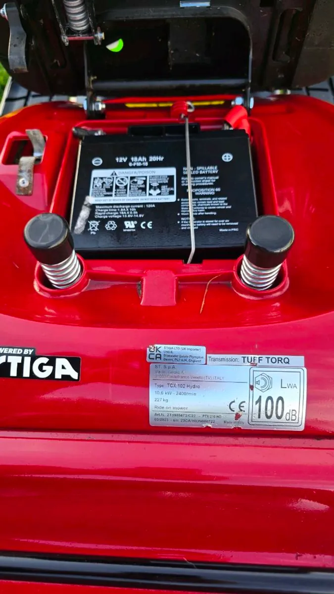 2023 22hp Castelgarden Hydro - Image 2