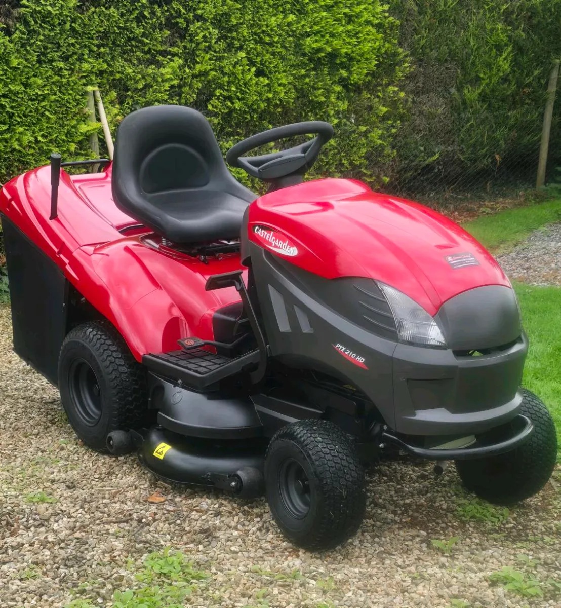2023 22hp Castelgarden Hydro - Image 3