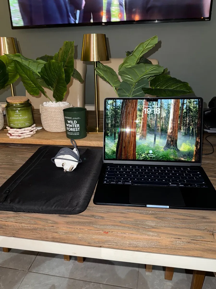 MacBook Air M2 (2022) Midnight 8GB/256GB - Image 1