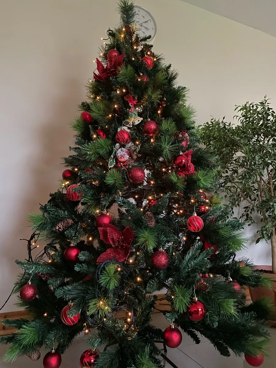 Christmas tree with decorations and lights - Image 1