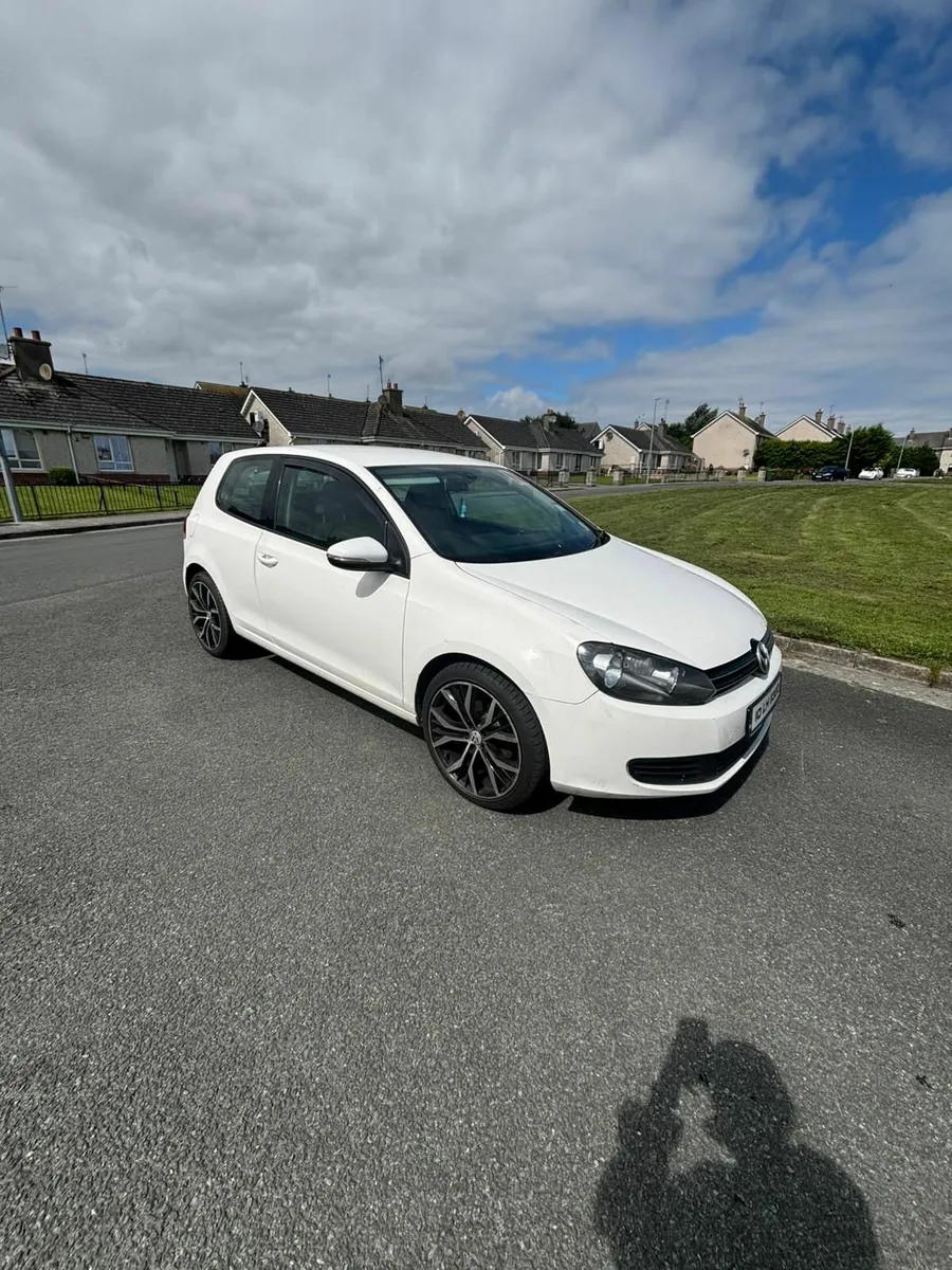 Volkswagen Golf 2010 - Image 2