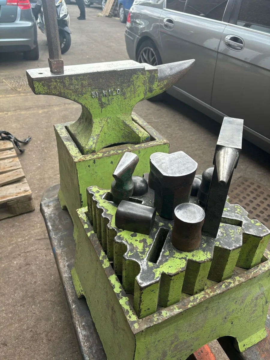 5- kg Brooks anvil and stand Swage & Stand 12” - Image 2
