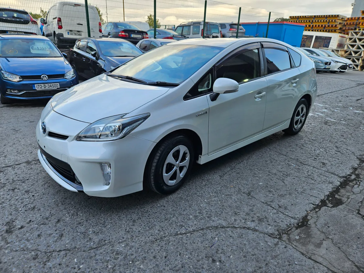 2014 Toyota Prius G Touring / Hybrid Automatic - Image 3
