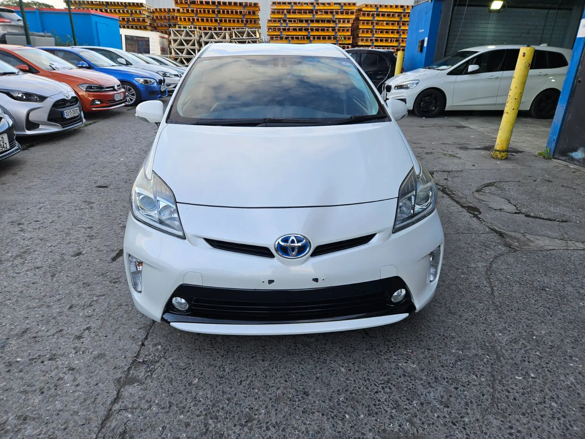 2014 Toyota Prius G Touring / Hybrid Automatic - Image 2