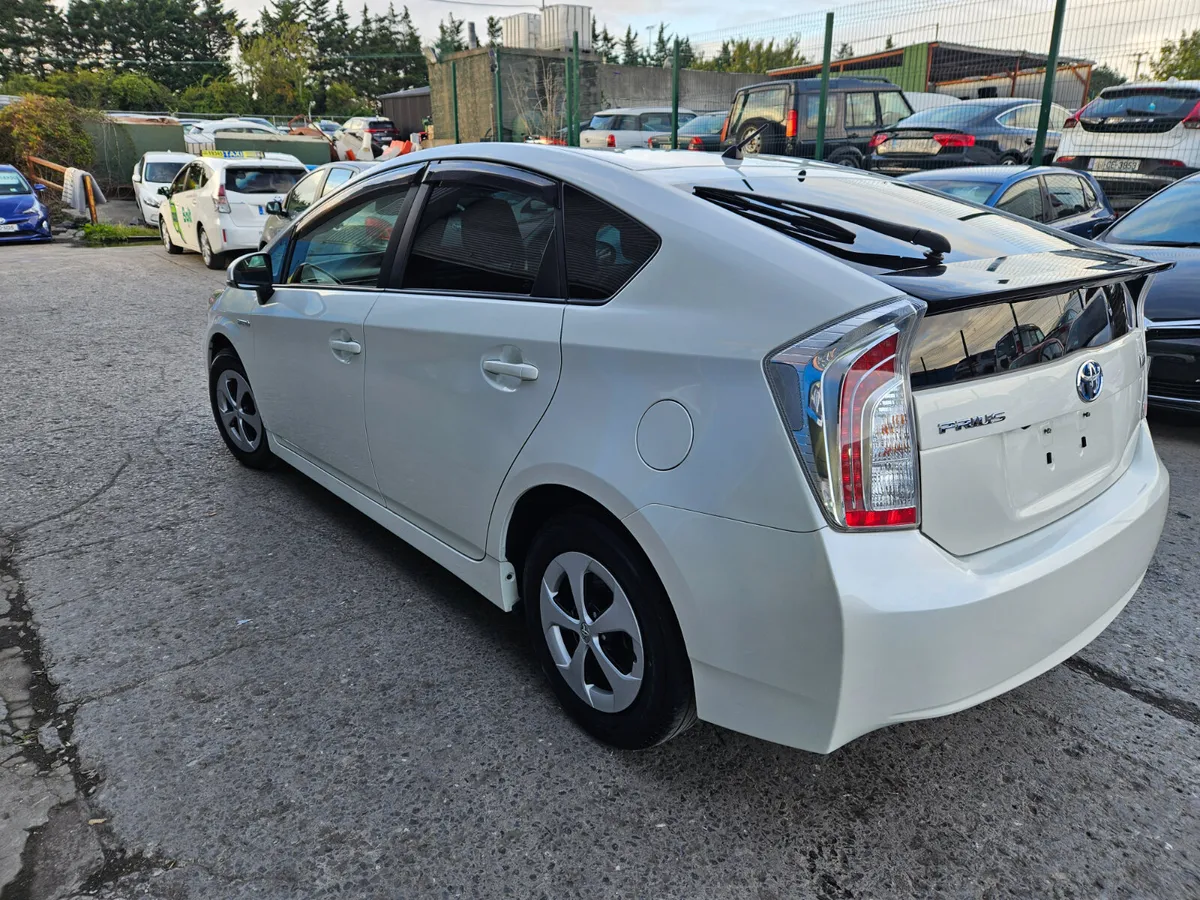 2014 Toyota Prius G Touring / Hybrid Automatic - Image 4