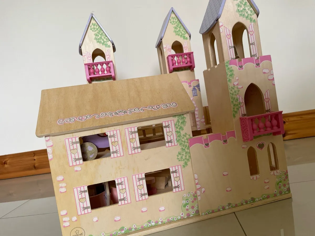 Kidcraft girls wooden castle dollhouse - Image 3