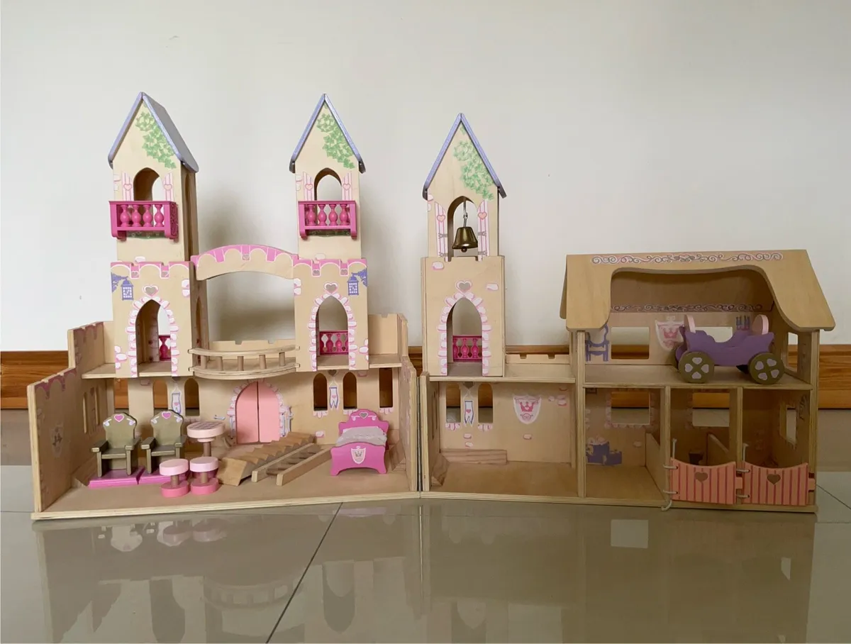 Kidcraft girls wooden castle dollhouse - Image 4