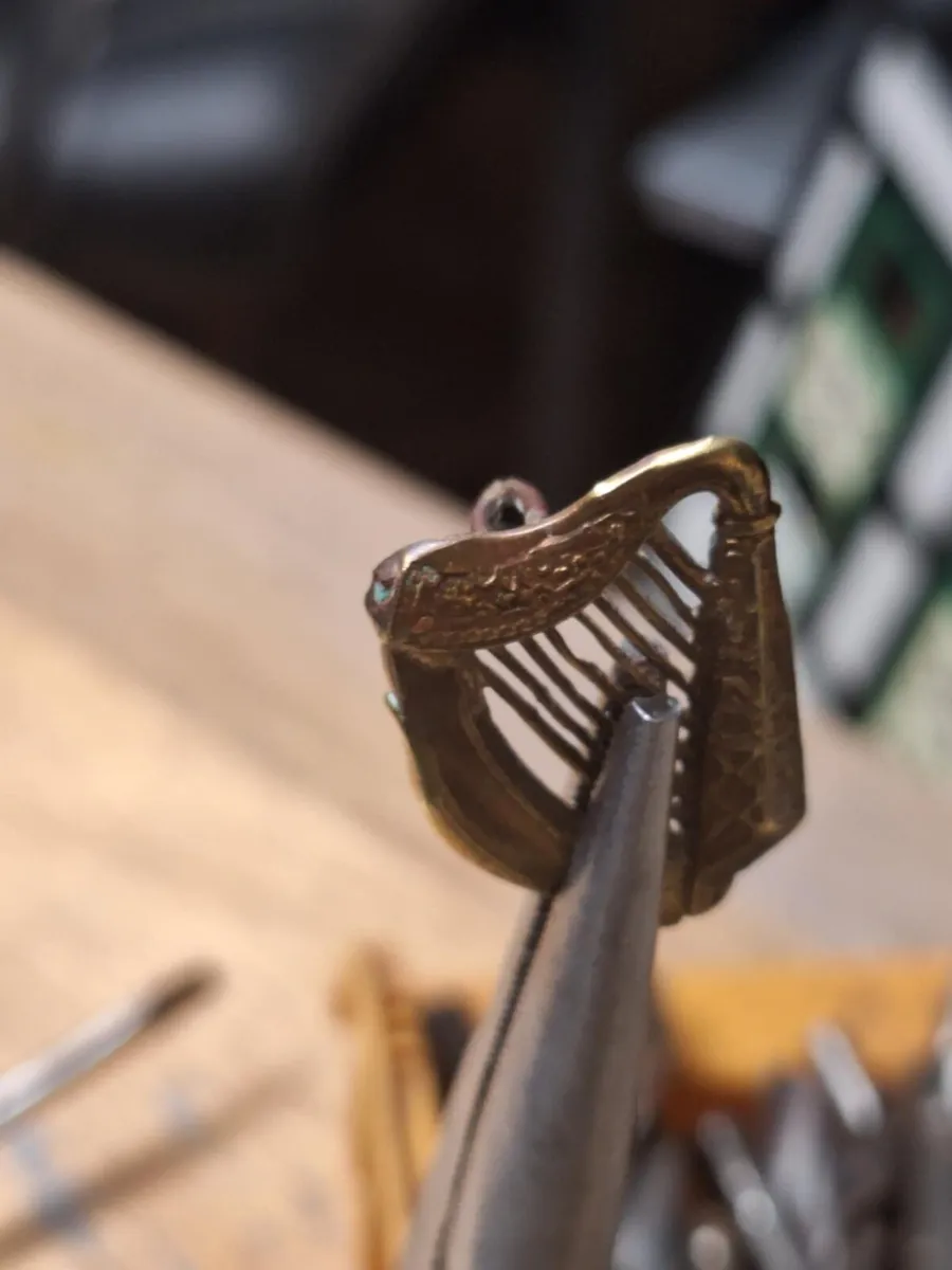 Irish Volunteers cape badge - Image 3