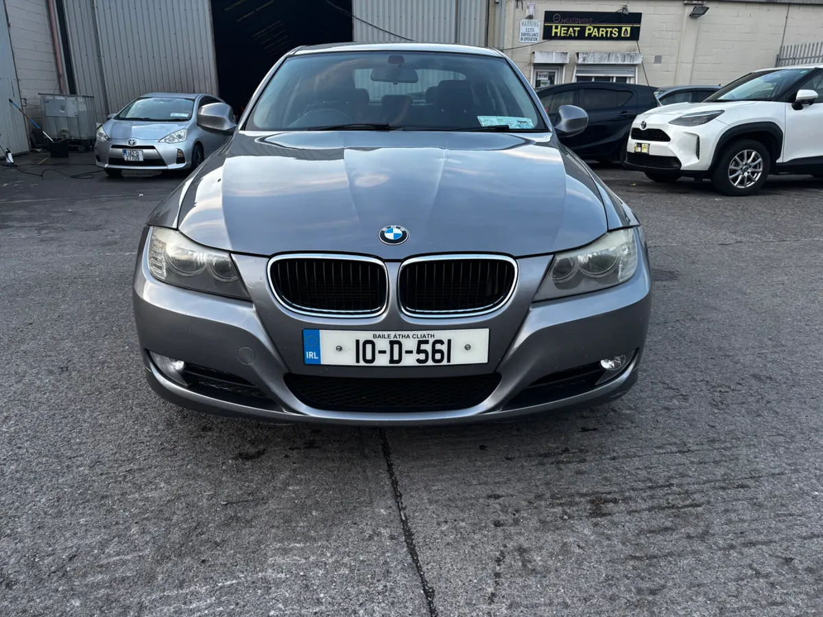 BMW 3-Series 2010 - Image 2
