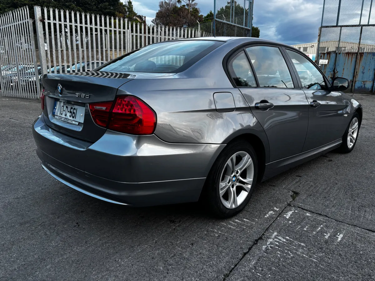 BMW 3-Series 2010 - Image 4