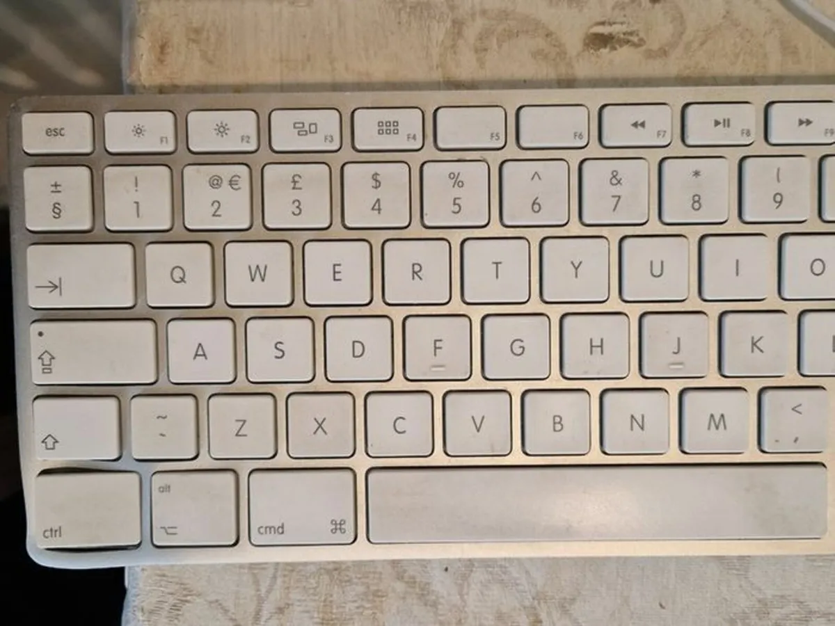Apple Keyboard in Excellent Condition - Image 2