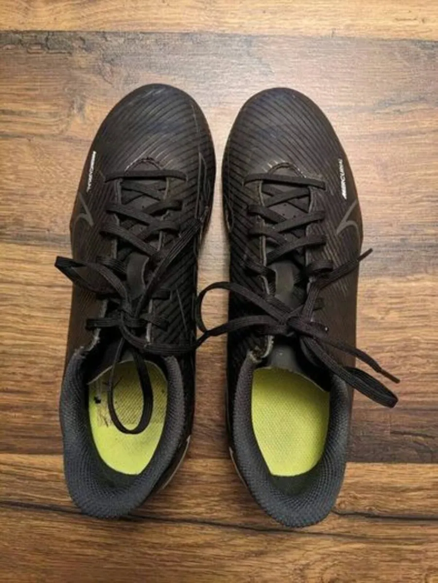Nike football boots for girl - Image 1