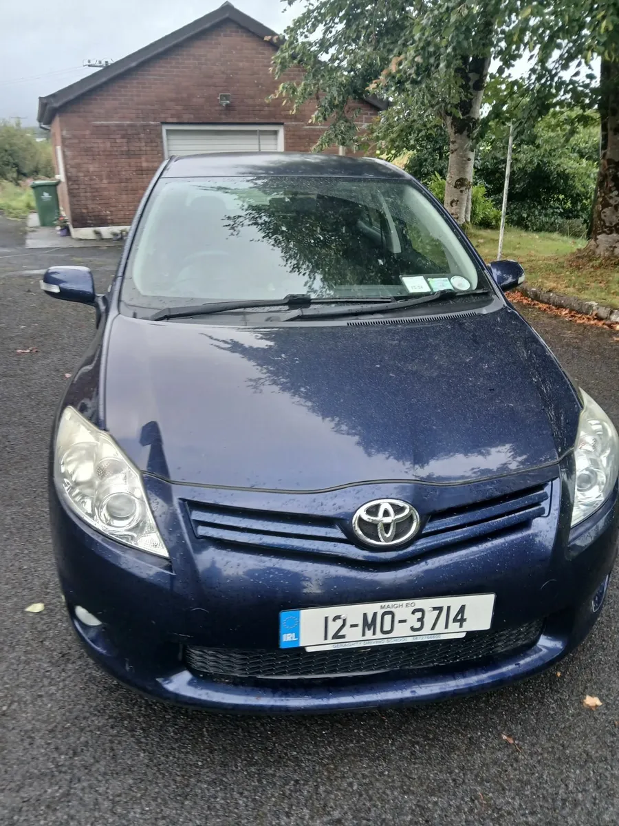 Toyota Auris 2012 - Image 2