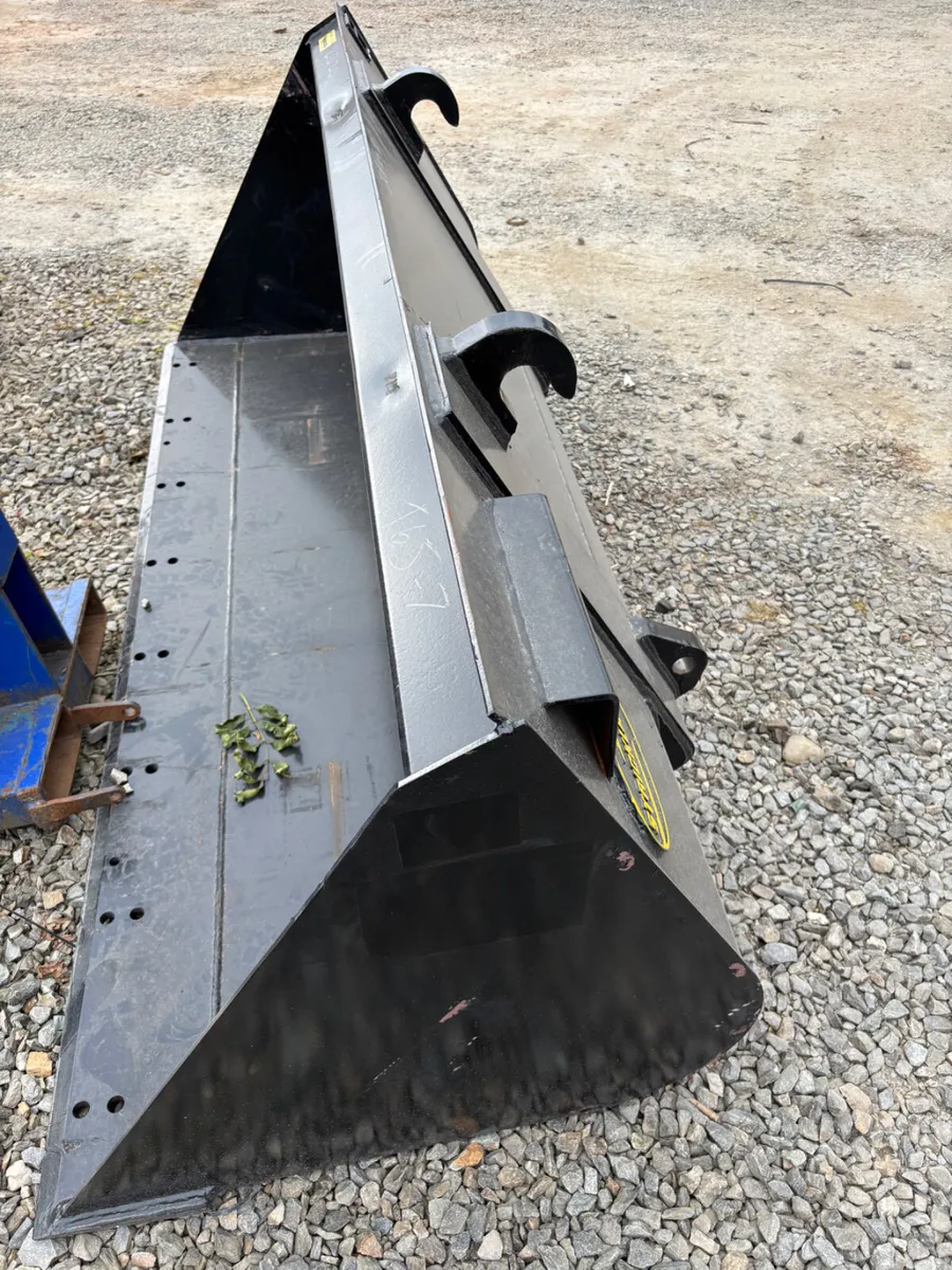 New/Unused JCB & Manitou Teleporter Buckets - Image 3