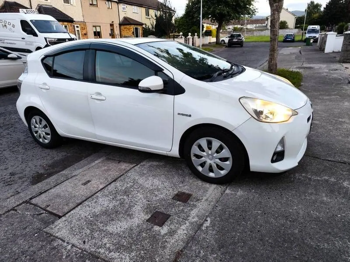 2012 Toyota Aqua - Image 1