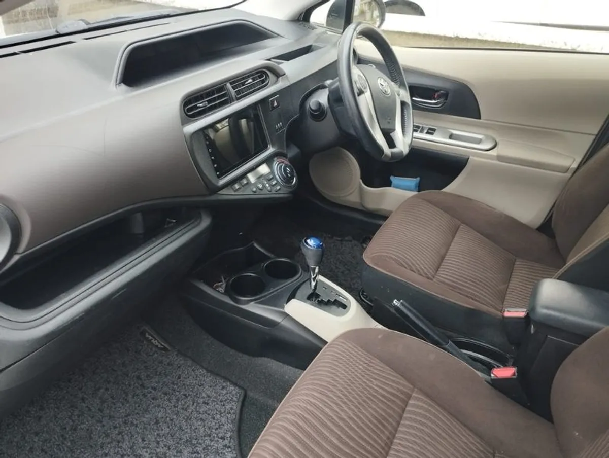 2012 Toyota Aqua - Image 3