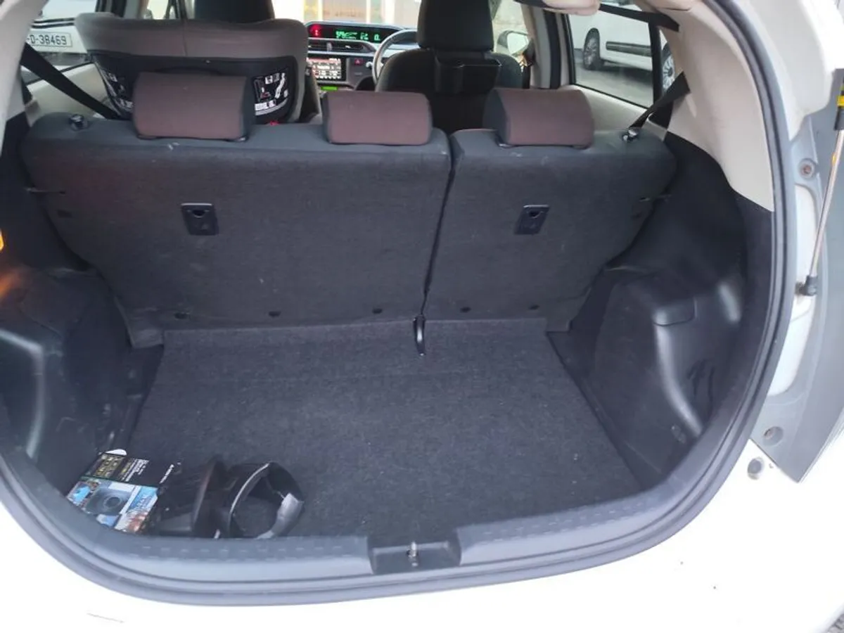 2012 Toyota Aqua - Image 4