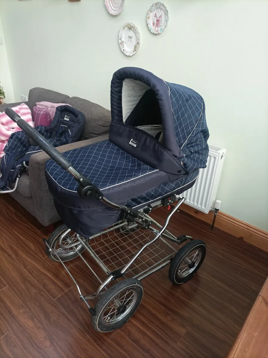 Pram - Image 1