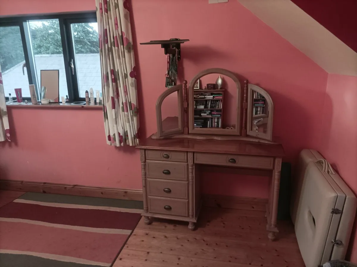 Dressing table and mirror - Image 2