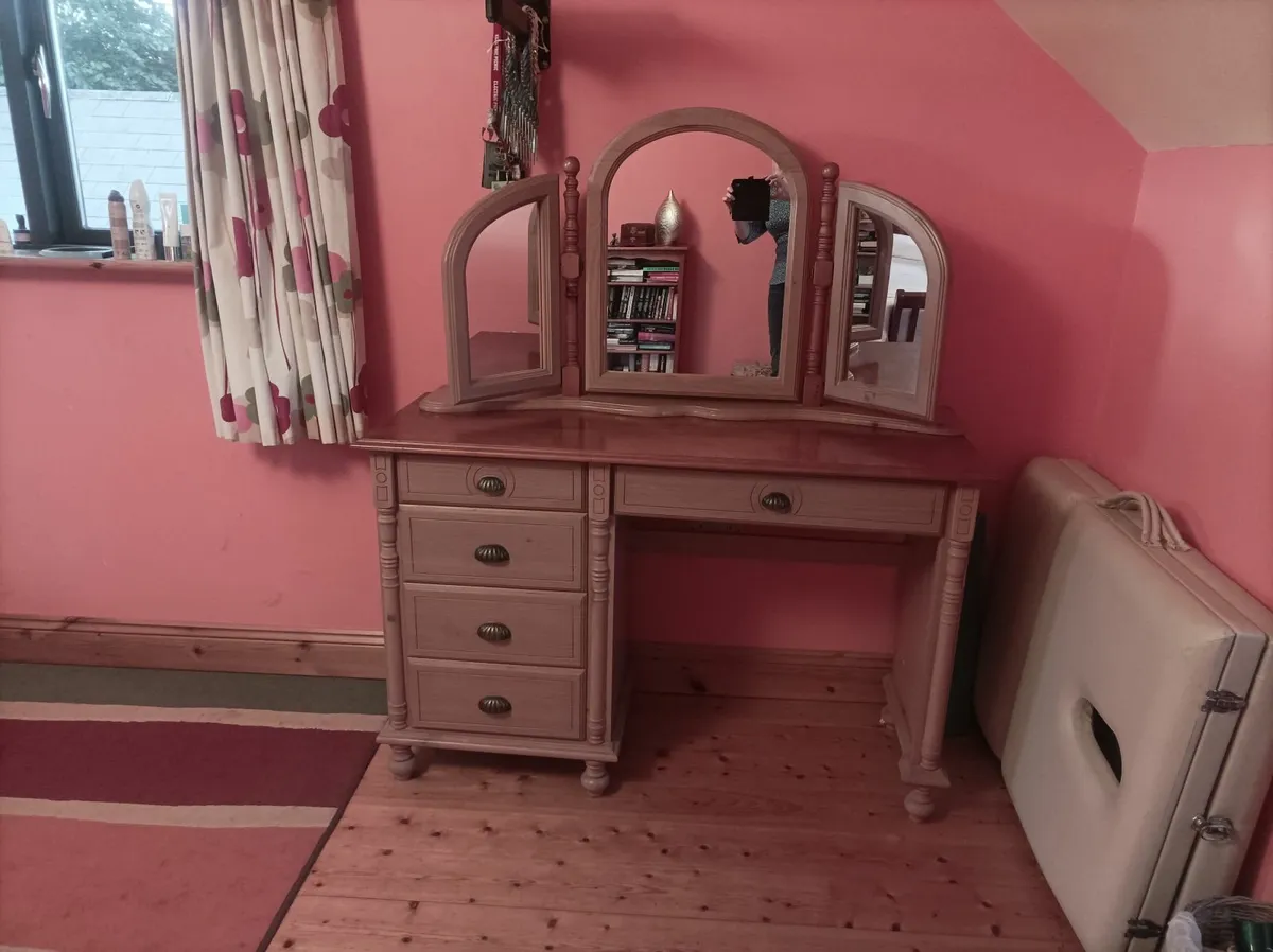 Dressing table and mirror - Image 3