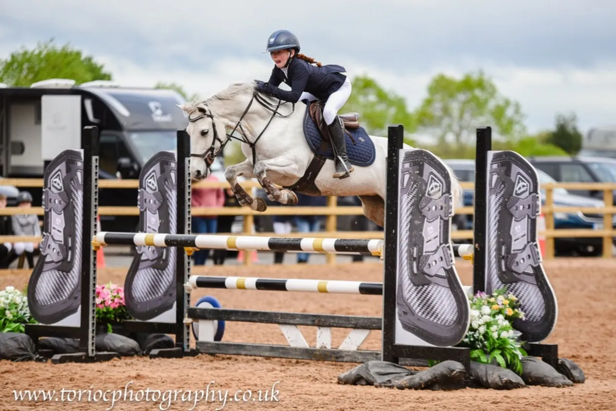 Top track 128 Pony - Image 2