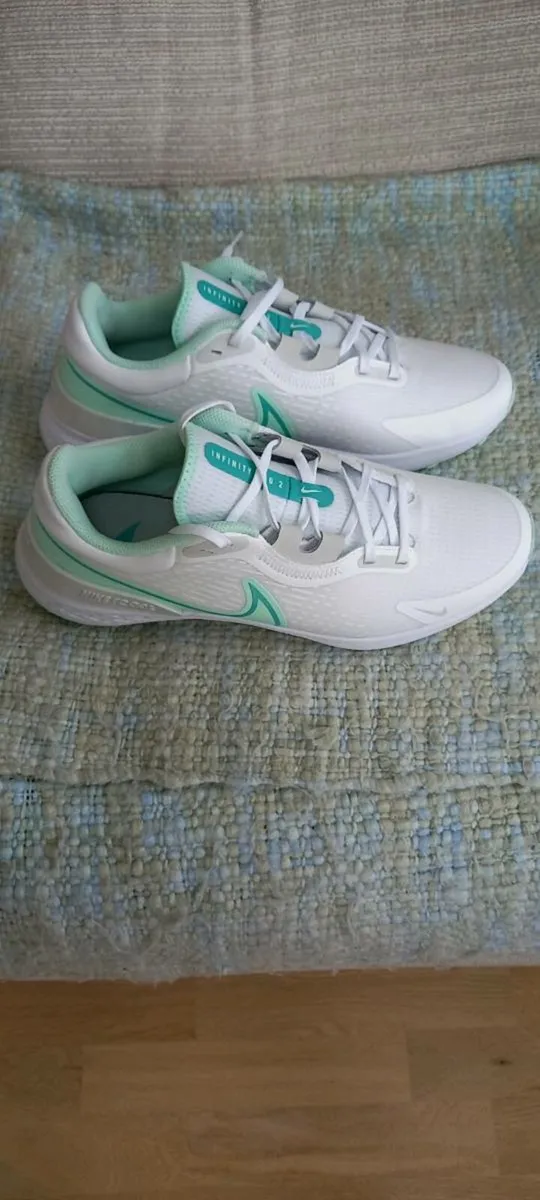 Golf shoes - Image 1