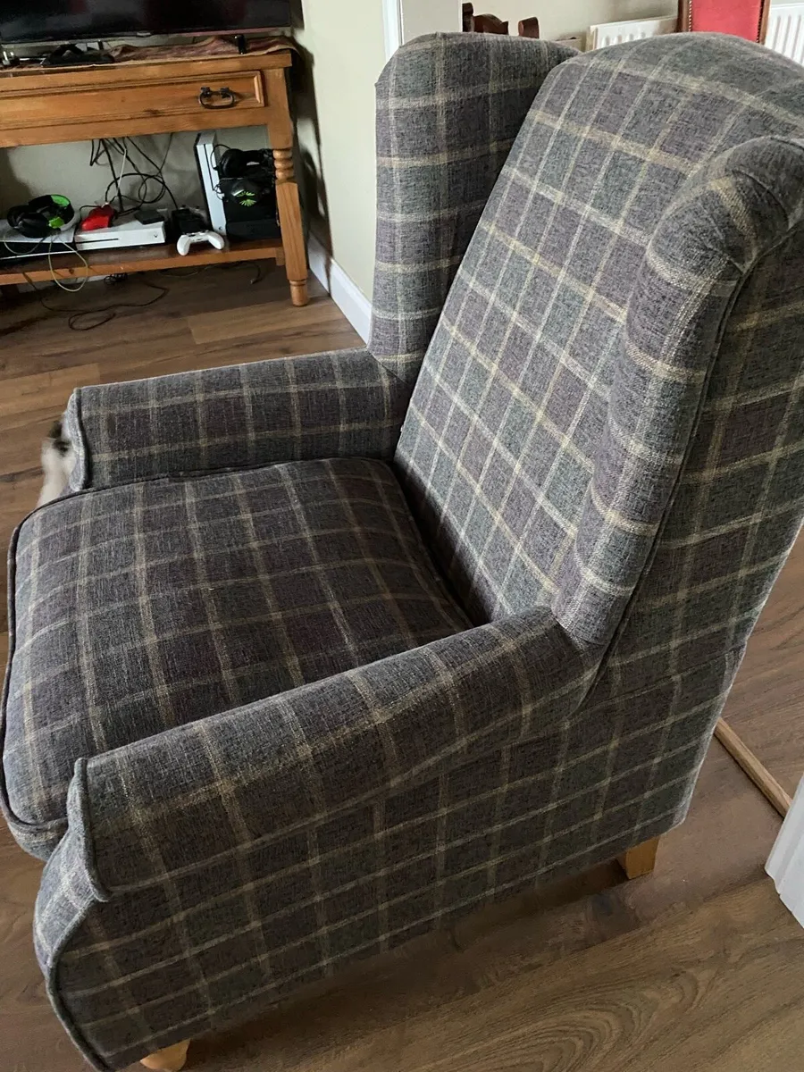 Queen Anne armchair - Image 1