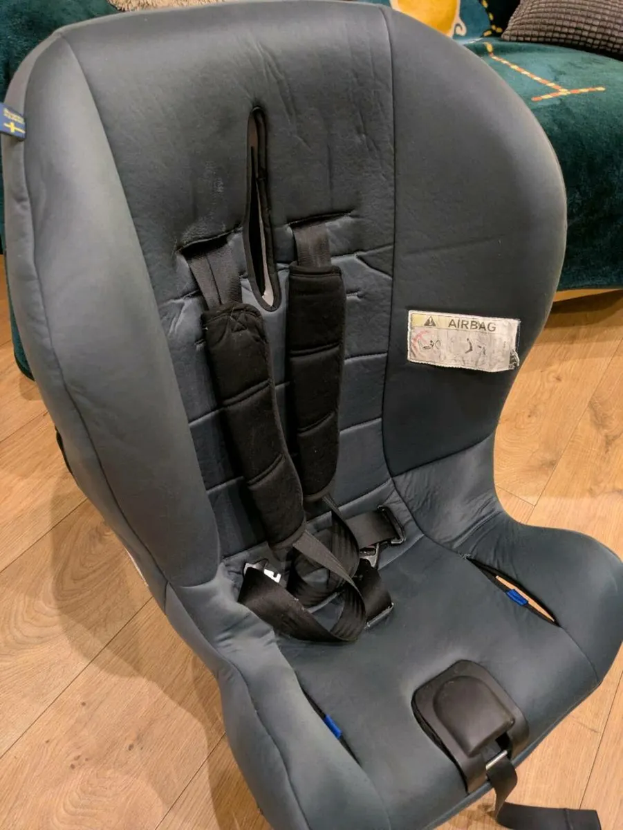 Axkid Move Extended rear facing car seat - Image 1