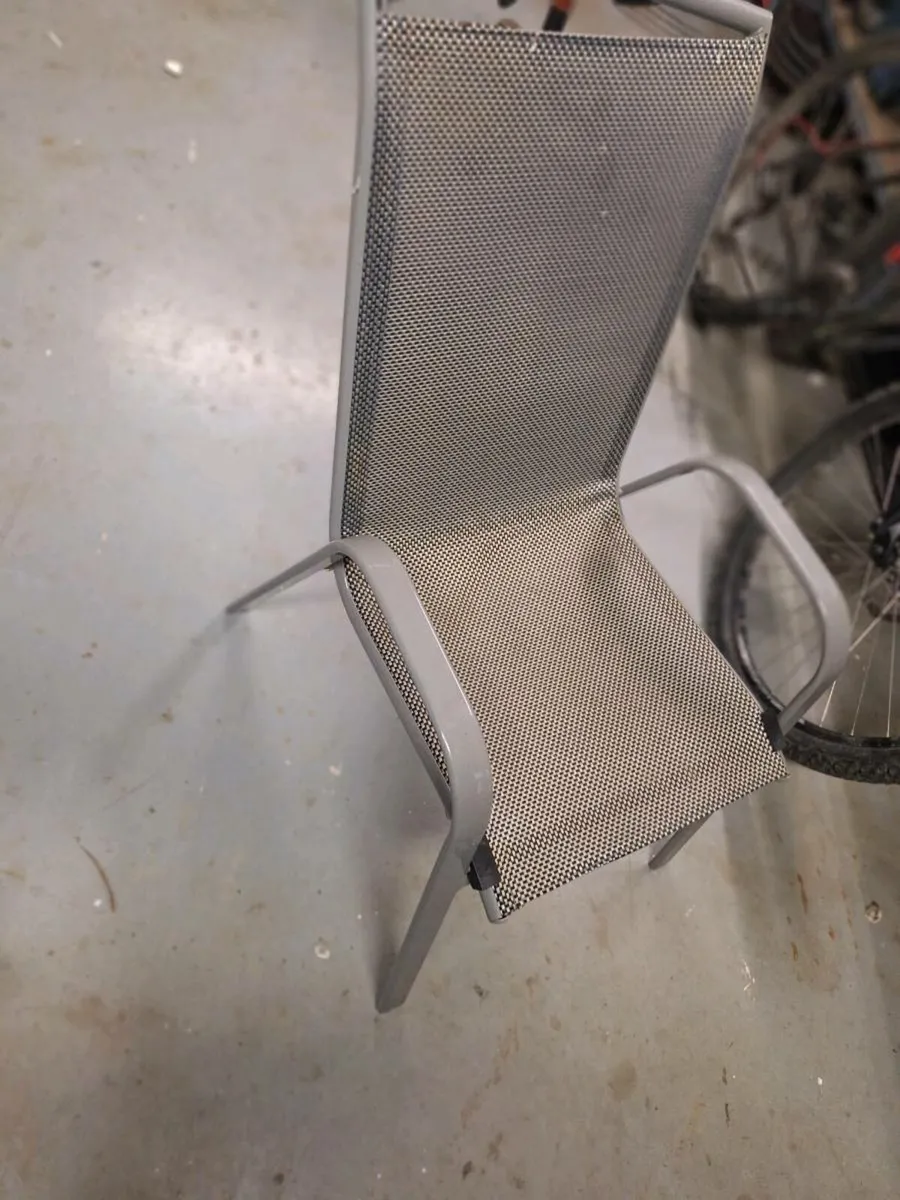 Garden table and 6 chairs - Image 4