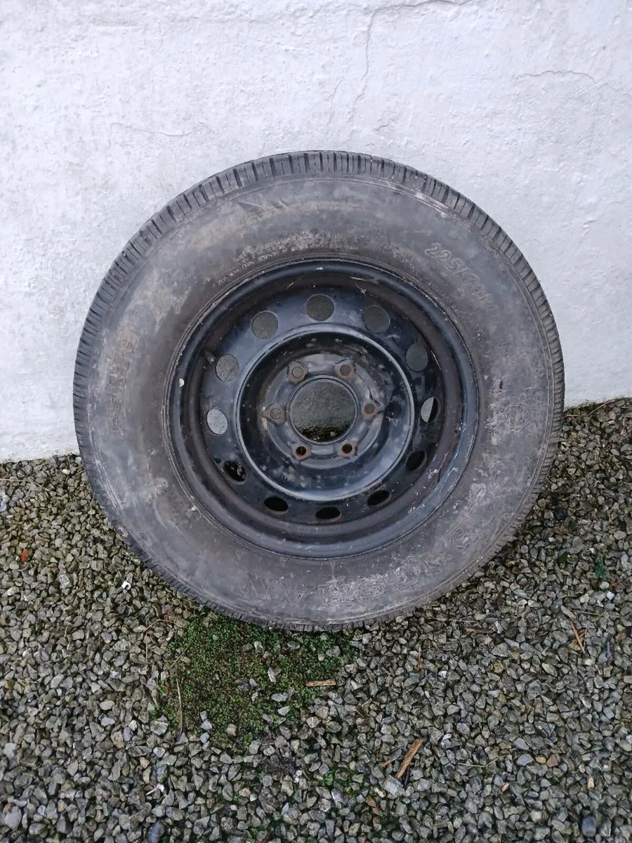 Tyre and rim for sale. - Image 1