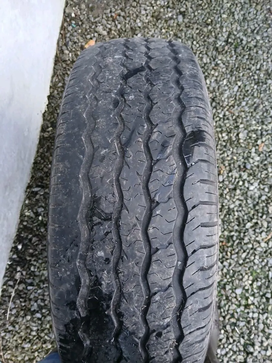 Tyre and rim for sale. - Image 3